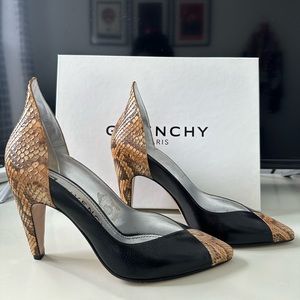 Givenchy Escarpin GV3 95, leather and python, size 39.5. box and dust bag incl